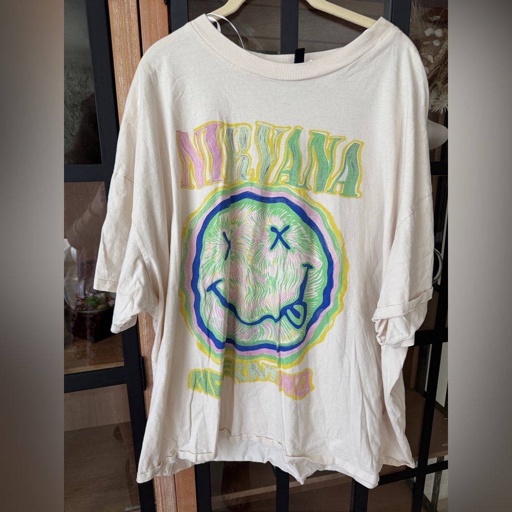 Nirvana oversized band tee H&M crew short sleeve smiley face nevermind neon